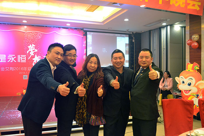 网信快3·(中国游)官方网站辅导和媒体人金大姐合影留想